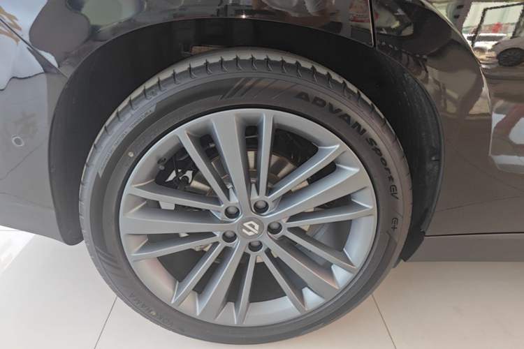 Used Leapmotor C16 2026 All-Electric 630 LiDAR Zhizun Edition 6 Seats Right Rear Wheel Hub
