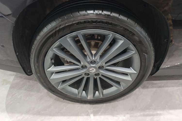 Used Leapmotor C16 2026 Extended-Range 280 LiDAR Zhizun Edition 6 Seats Right Rear Wheel Hub