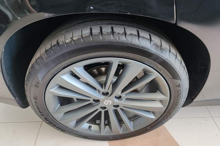 Used Leapmotor C16 2026 Extended-Range 280 LiDAR Zhizun Edition 6 Seats Right Rear Wheel Hub