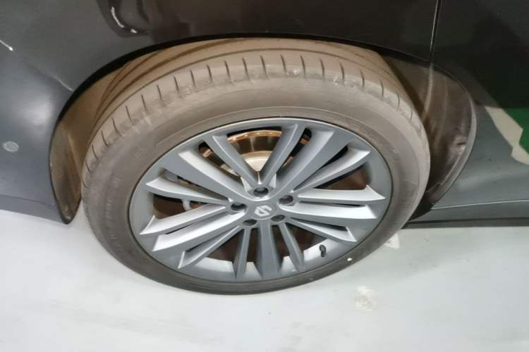 Used Leapmotor C16 2026 Extended-Range 280 LiDAR Zhizun Edition 6 Seats Right Rear Wheel Hub
