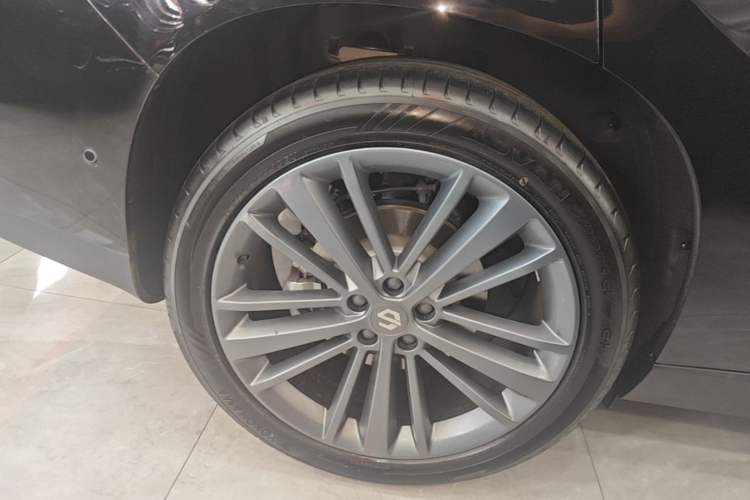 Used Leapmotor C16 2026 Extended-Range 280 LiDAR Zhizun Edition 6 Seats Right Rear Wheel Hub
