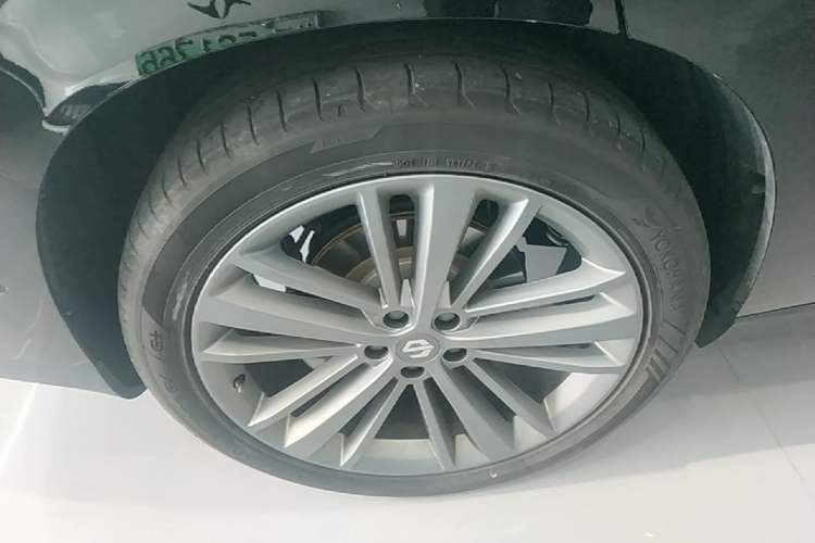 Used Leapmotor C16 2026 All-Electric 630 LiDAR Zhizun Edition 6 Seats Right Rear Wheel Hub