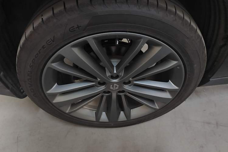 Used Leapmotor C16 2026 Extended-Range 280 LiDAR Zhizun Edition 6 Seats Right Rear Wheel Hub