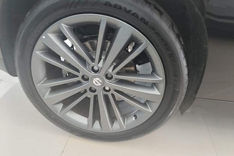 Used Leapmotor C16 2026 Extended-Range 280 LiDAR Zhizun Edition 6 Seats Right Rear Wheel Hub