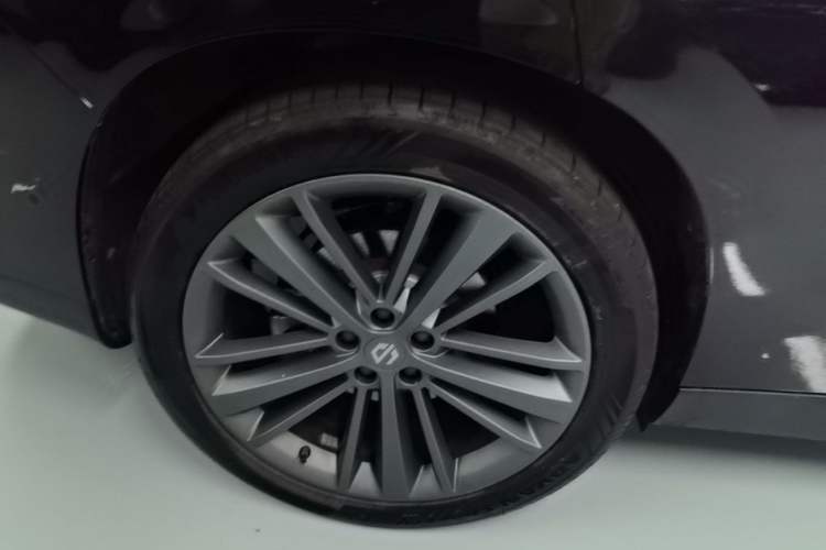Used Leapmotor C16 2026 Extended-Range 280 LiDAR Zhizun Edition 6 Seats Right Rear Wheel Hub