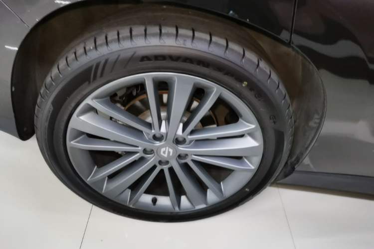 Used Leapmotor C16 2026 Extended-Range 280 LiDAR Zhizun Edition 6 Seats Right Rear Wheel Hub