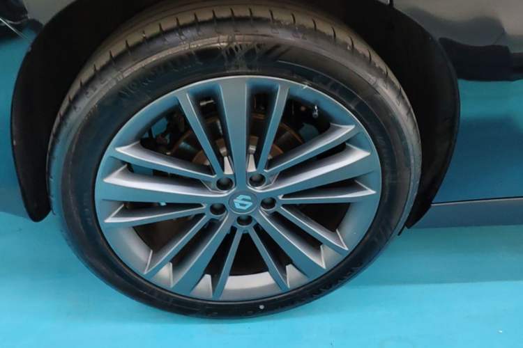 Used Leapmotor C16 2026 Extended-Range 280 LiDAR Zhizun Edition 6 Seats Right Rear Wheel Hub