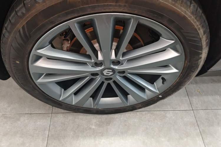 Used Leapmotor C16 2026 Extended-Range 280 LiDAR Zhizun Edition 6 Seats Right Rear Wheel Hub