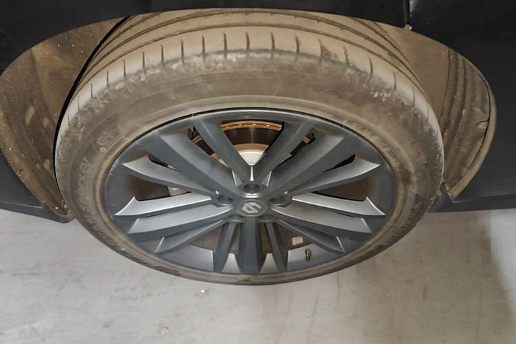 Used Leapmotor C16 2026 Extended-Range 280 LiDAR Zhizun Edition 6 Seats Right Rear Wheel Hub