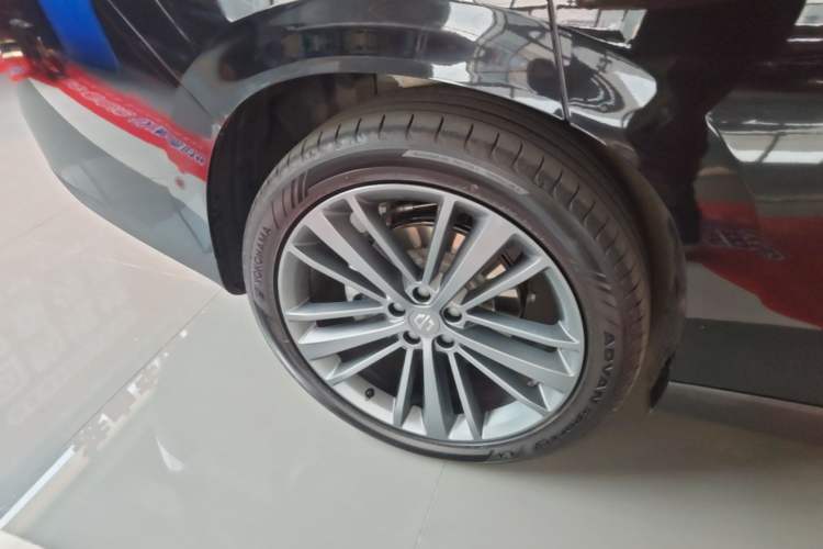Used Leapmotor C16 2026 Extended-Range 280 LiDAR Zhizun Edition 6 Seats Right Rear Wheel Hub