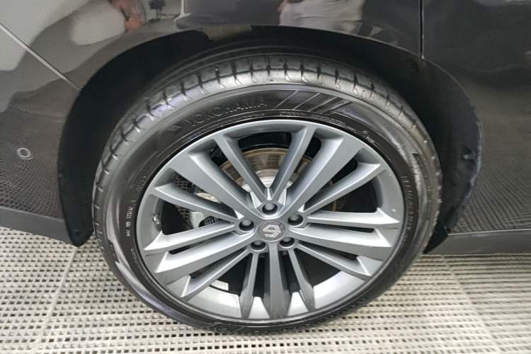 Used Leapmotor C16 2026 All-Electric 630 LiDAR Zhizun Edition 6 Seats Right Rear Wheel Hub
