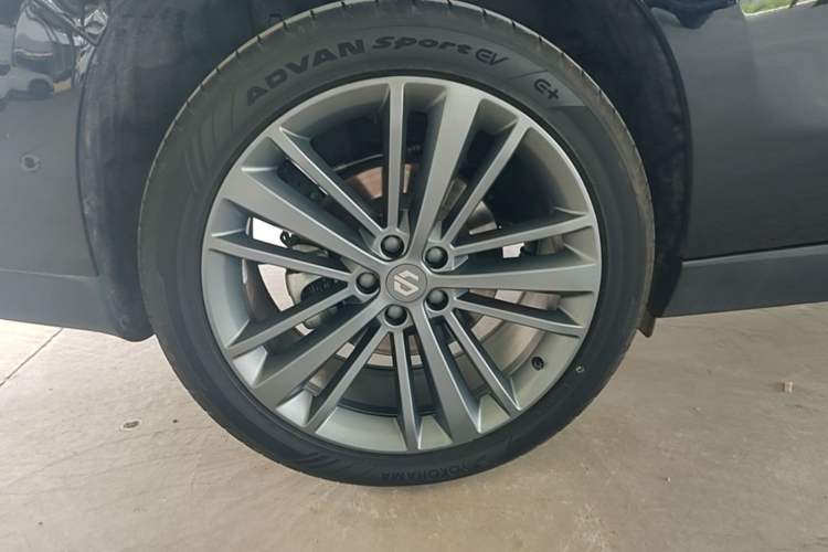 Used Leapmotor C16 2026 Extended-Range 280 LiDAR Zhizun Edition 6 Seats Right Rear Wheel Hub