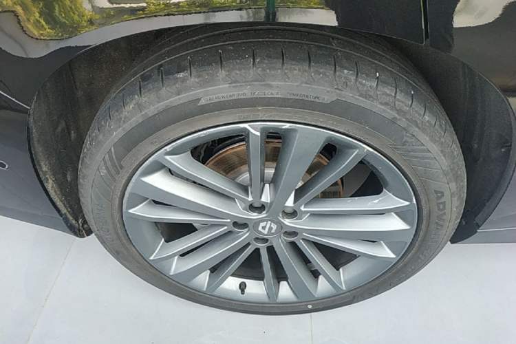Used Leapmotor C16 2026 All-Electric 630 LiDAR Zhizun Edition 6 Seats Right Rear Wheel Hub