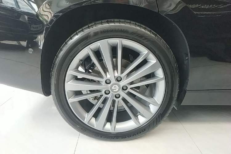 Used Leapmotor C16 2026 Extended-Range 280 LiDAR Zhizun Edition 6 Seats Right Rear Wheel Hub