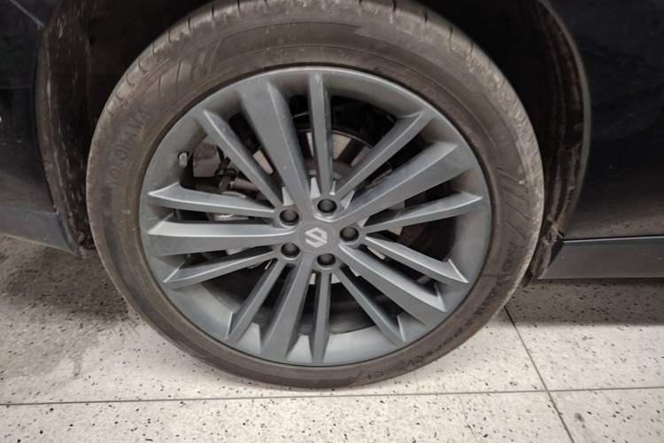 Used Leapmotor C16 2026 Extended-Range 280 LiDAR Zhizun Edition 6 Seats Right Rear Wheel Hub