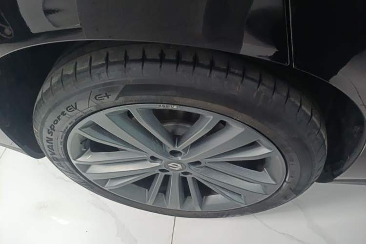 Used Leapmotor C16 2026 Extended-Range 280 LiDAR Zhizun Edition 6 Seats Right Rear Wheel Hub