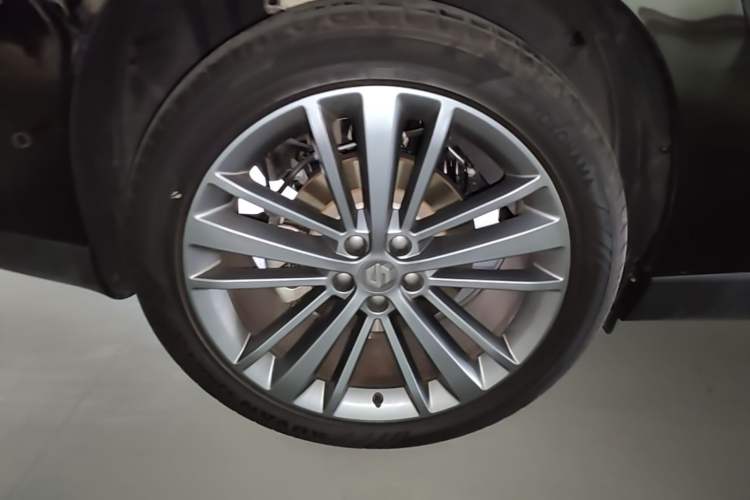 Used Leapmotor C16 2026 Extended-Range 280 LiDAR Zhizun Edition 6 Seats Right Rear Wheel Hub