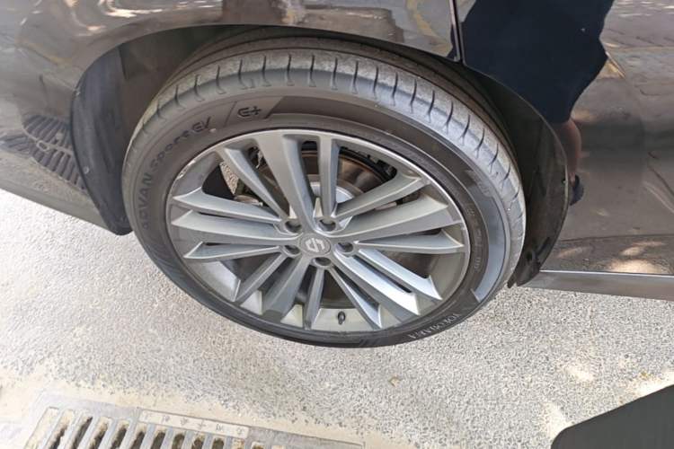 Used Leapmotor C16 2026 Extended-Range 280 LiDAR Zhizun Edition 6 Seats Right Rear Wheel Hub