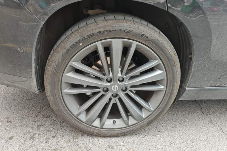 Used Leapmotor C16 2026 Extended-Range 280 LiDAR Zhizun Edition 6 Seats Right Rear Wheel Hub