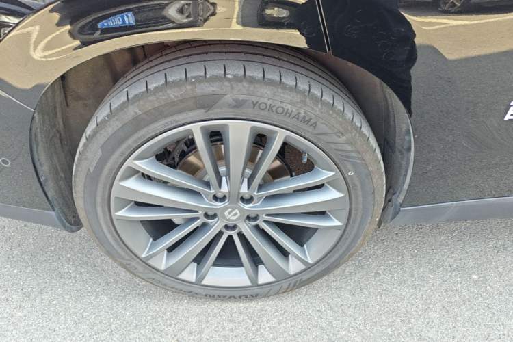 Used Leapmotor C16 2026 Extended-Range 280 LiDAR Zhizun Edition 6 Seats Right Rear Wheel Hub