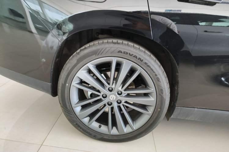 Used Leapmotor C16 2026 Extended-Range 280 LiDAR Zhizun Edition 6 Seats Right Rear Wheel Hub
