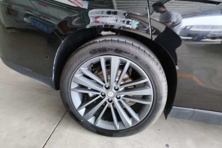 Used Leapmotor C16 2026 Extended-Range 280 LiDAR Zhizun Edition 6 Seats Right Rear Wheel Hub