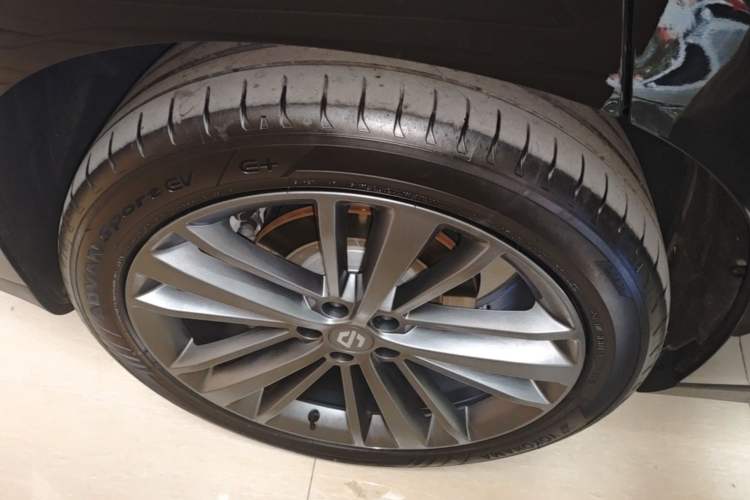 Used Leapmotor C16 2026 Extended-Range 280 LiDAR Zhizun Edition 6 Seats Right Rear Wheel Hub