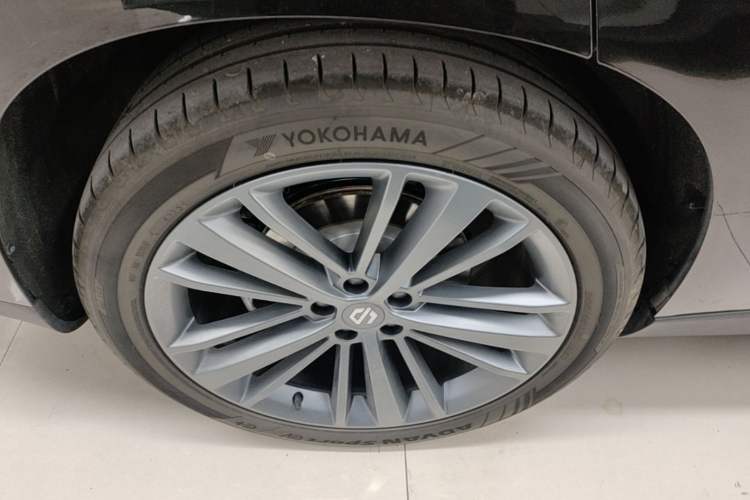 Used Leapmotor C16 2026 Extended-Range 280 LiDAR Zhizun Edition 6 Seats Right Rear Wheel Hub