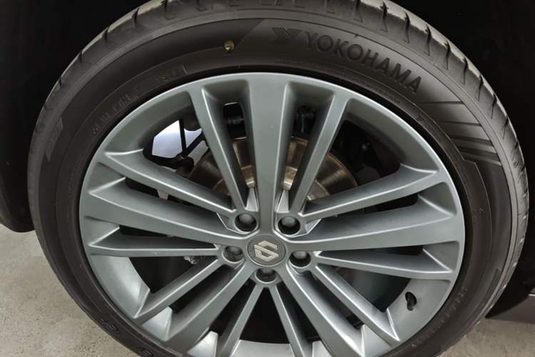 Used Leapmotor C16 2026 Extended-Range 280 LiDAR Zhizun Edition 6 Seats Right Rear Wheel Hub