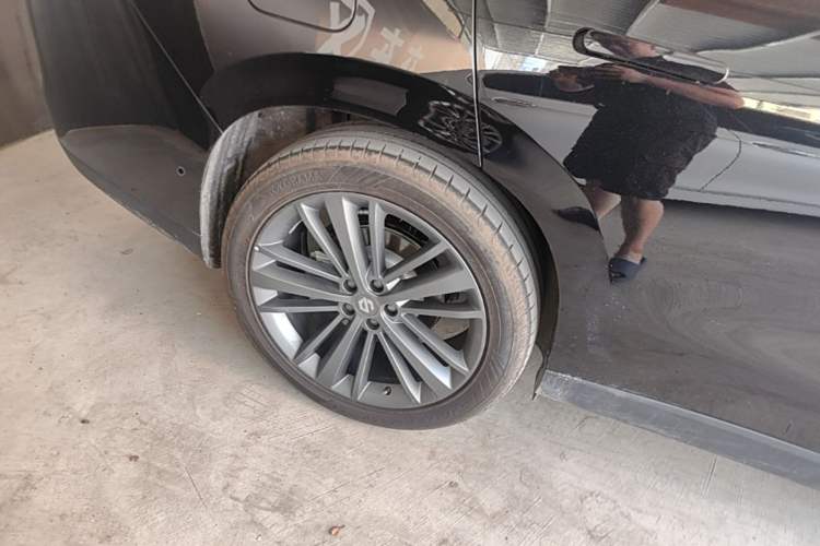 Used Leapmotor C16 2026 Extended-Range 280 LiDAR Zhizun Edition 6 Seats Right Rear Wheel Hub