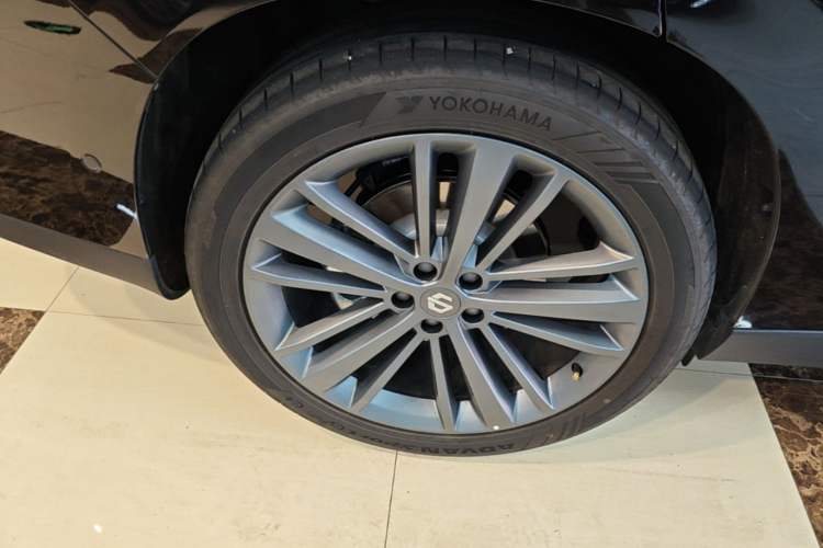 Used Leapmotor C16 2026 Extended-Range 280 LiDAR Zhizun Edition 6 Seats Right Rear Wheel Hub