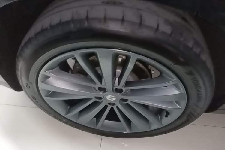 Used Leapmotor C16 2026 Extended-Range 280 LiDAR Zhizun Edition 6 Seats Right Rear Wheel Hub