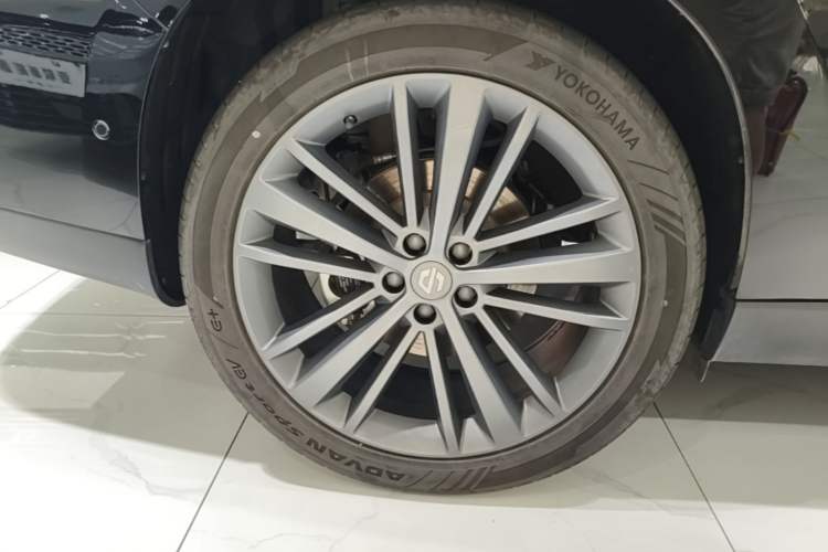 Used Leapmotor C16 2026 Extended-Range 280 LiDAR Zhizun Edition 6 Seats Right Rear Wheel Hub