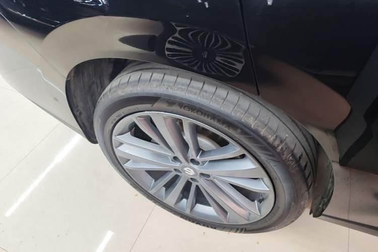 Used Leapmotor C16 2026 Extended-Range 280 LiDAR Zhizun Edition 6 Seats Right Rear Wheel Hub
