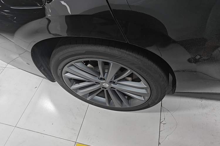 Used Leapmotor C16 2026 Extended-Range 280 LiDAR Zhizun Edition 6 Seats Right Rear Wheel Hub