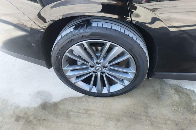 Used Leapmotor C16 2026 Extended-Range 280 LiDAR Zhizun Edition 6 Seats Right Rear Wheel Hub