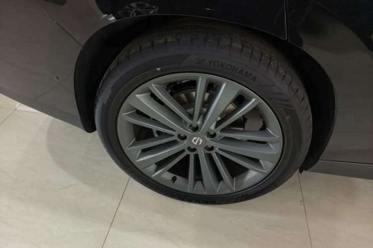Used Leapmotor C16 2026 Extended-Range 280 LiDAR Zhizun Edition 6 Seats Right Rear Wheel Hub