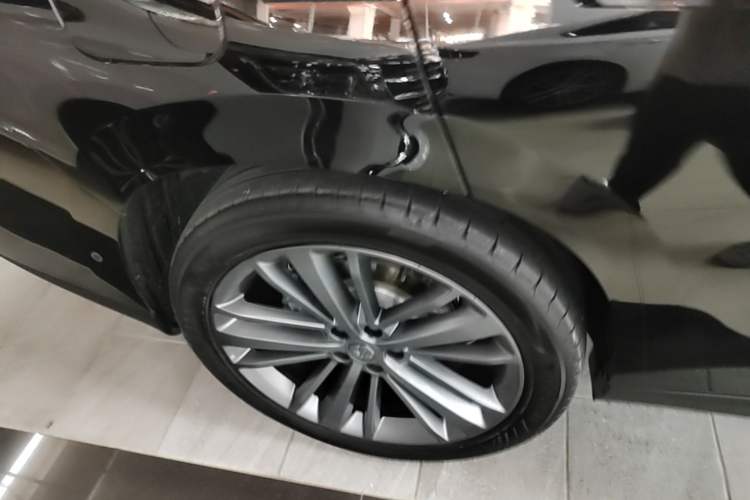 Used Leapmotor C16 2026 Extended-Range 280 LiDAR Zhizun Edition 6 Seats Right Rear Wheel Hub