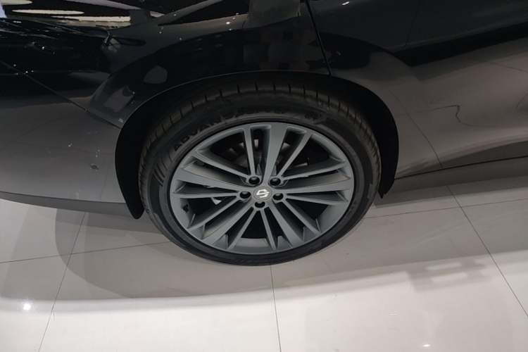 Used Leapmotor C16 2026 Pure Electric 630 LiDAR Zhizun Edition 5 Seats Right Rear Wheel Hub