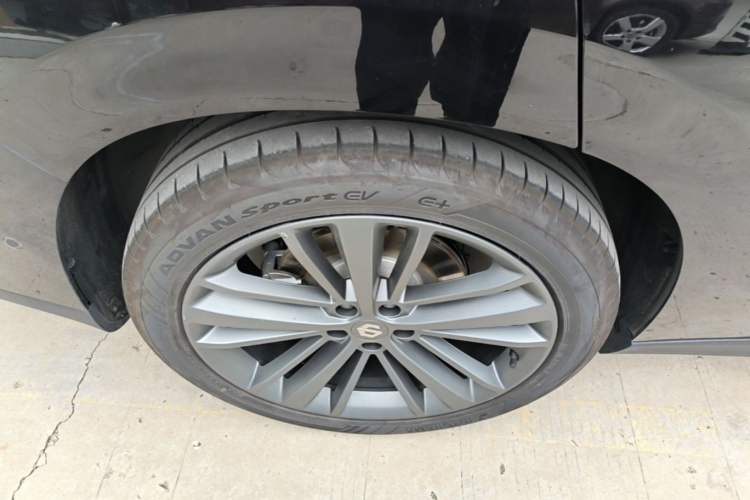Used Leapmotor C16 2026 Extended-Range 280 LiDAR Zhizun Edition 6 Seats Right Rear Wheel Hub