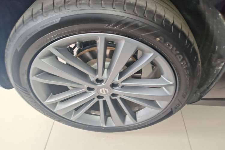 Used Leapmotor C16 2026 Extended-Range 280 LiDAR Zhizun Edition 6 Seats Right Rear Wheel Hub