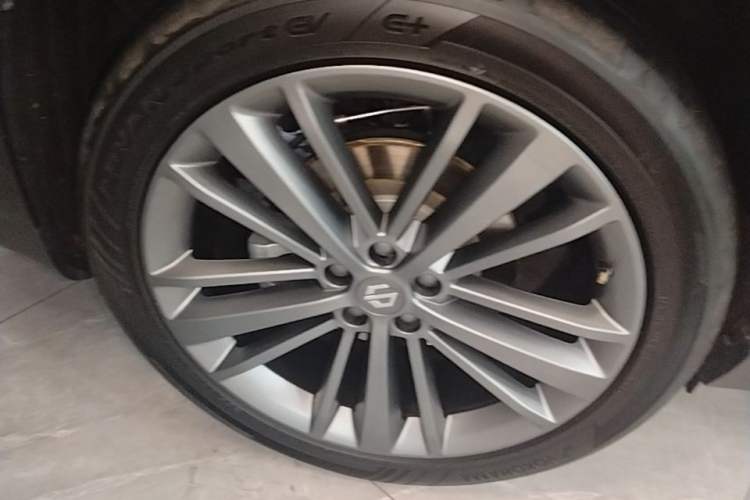 Used Leapmotor C16 2026 Extended-Range 280 LiDAR Zhizun Edition 6 Seats Right Rear Wheel Hub