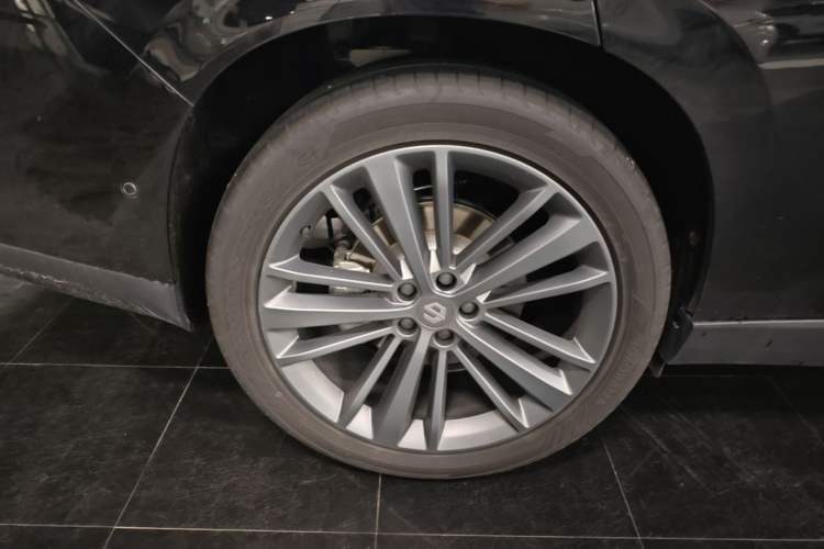 Used Leapmotor C16 2026 Extended-Range 280 LiDAR Zhizun Edition 6 Seats Right Rear Wheel Hub