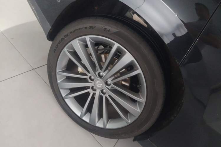 Used Leapmotor C16 2026 All-Electric 630 LiDAR Zhizun Edition 6 Seats Right Rear Wheel Hub