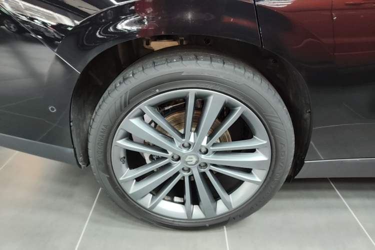 Used Leapmotor C16 2026 Extended-Range 280 LiDAR Zhizun Edition 6 Seats Right Rear Wheel Hub