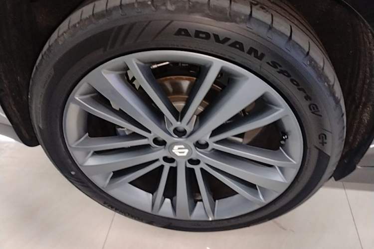 Used Leapmotor C16 2026 Extended-Range 280 LiDAR Zhizun Edition 6 Seats Right Rear Wheel Hub