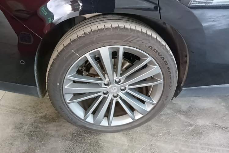 Used Leapmotor C16 2026 Extended-Range 280 LiDAR Zhizun Edition 6 Seats Right Rear Wheel Hub