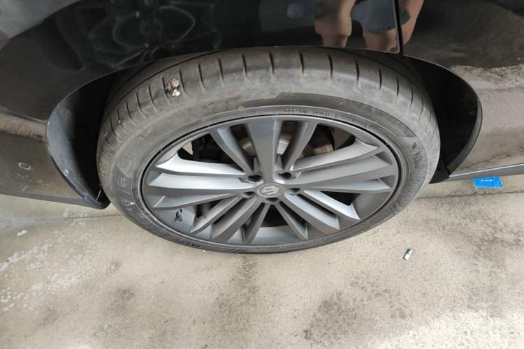 Used Leapmotor C16 2026 Extended-Range 280 LiDAR Zhizun Edition 6 Seats Right Rear Wheel Hub