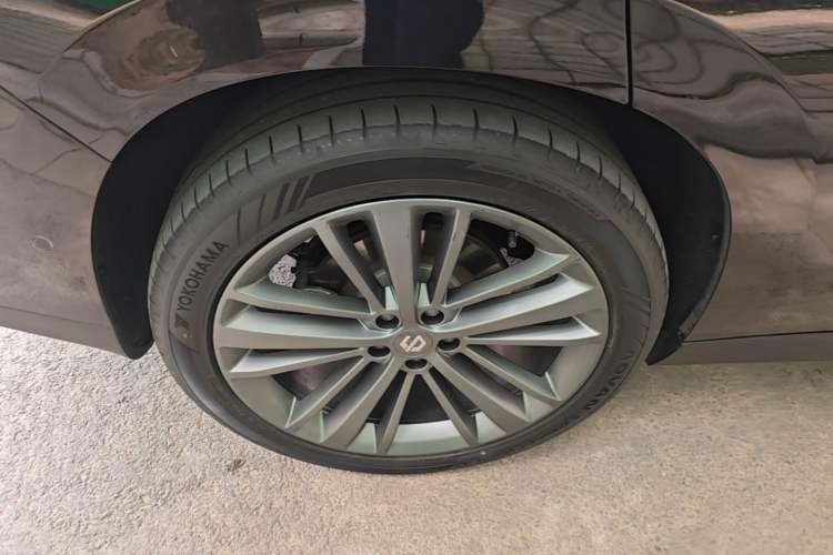 Used Leapmotor C16 2026 All-Electric 630 LiDAR Zhizun Edition 6 Seats Right Rear Wheel Hub