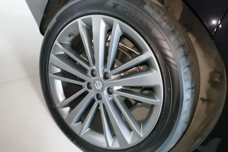 Used Leapmotor C16 2026 Extended-Range 280 LiDAR Zhizun Edition 6 Seats Right Rear Wheel Hub